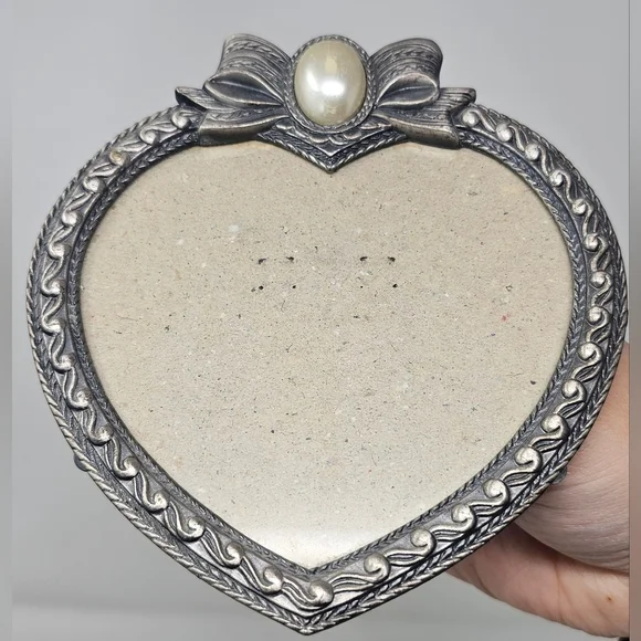 *$OLD*Vintage Silvestri Heart  Metal MRF 89 Small Picture Frame with Faux Pearl - Picture 4 of 9